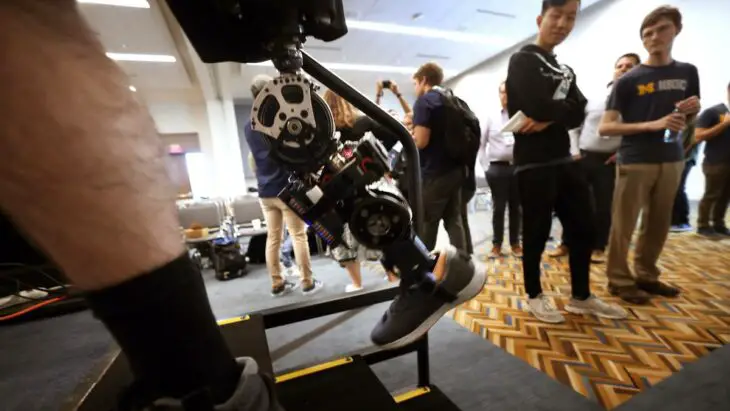 Des prothèses de jambe robotiques plus naturelles : un rêve devenu réalité ?