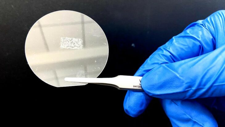 Le cristal le plus mince du monde : seulement 1 à 10 microns d'épaisseur