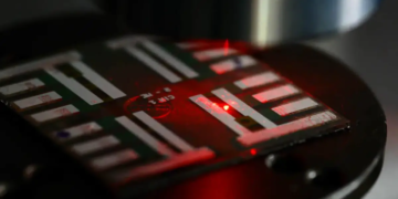 Imec développe un nouveau type de LED à base de pérovskite