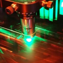 L'union de la cristallographie liquide et de l'écriture laser