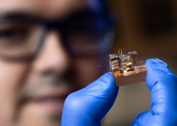 Le verre devient conducteur : une révolution dans l'informatique quantique