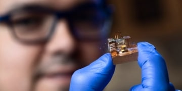 Le verre devient conducteur : une révolution dans l'informatique quantique