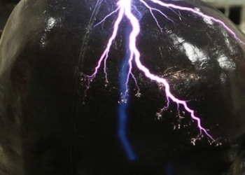 L'impact de la pluie sur la survie lors d'un coup de foudre direct sur la tête