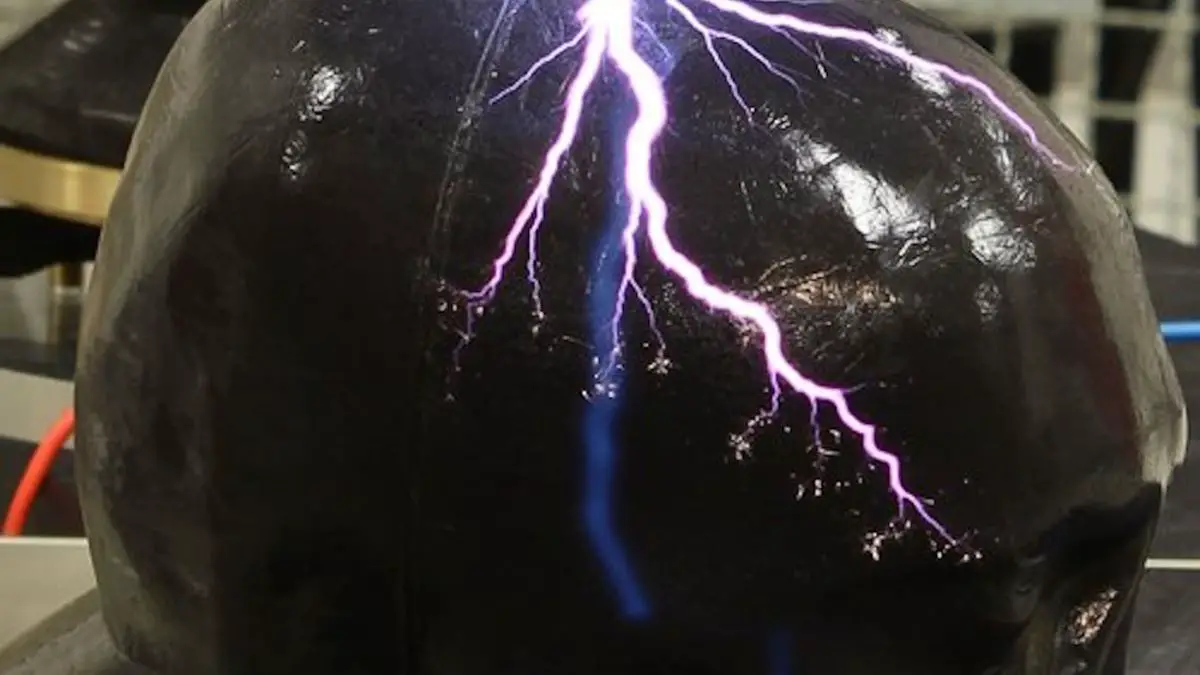 L'impact de la pluie sur la survie lors d'un coup de foudre direct sur la tête