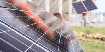 Avec le réchauffement climatique, les panneaux solaires se dégradent plus rapidement, surtout dans les régions chaudes et humides. Que pouvons-nous faire ?