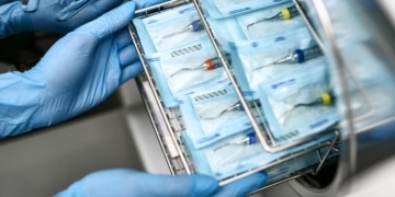 Mise au point d'un accélérateur à faisceau d'électrons pour stériliser le matériel médical