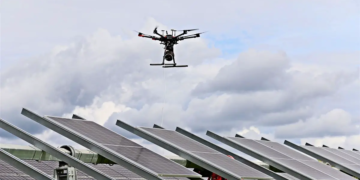 Minimiser la perte de puissance des panneaux solaires en utilisant l'imagerie automatisée par drone