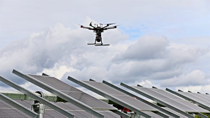 Minimiser la perte de puissance des panneaux solaires en utilisant l'imagerie automatisée par drone