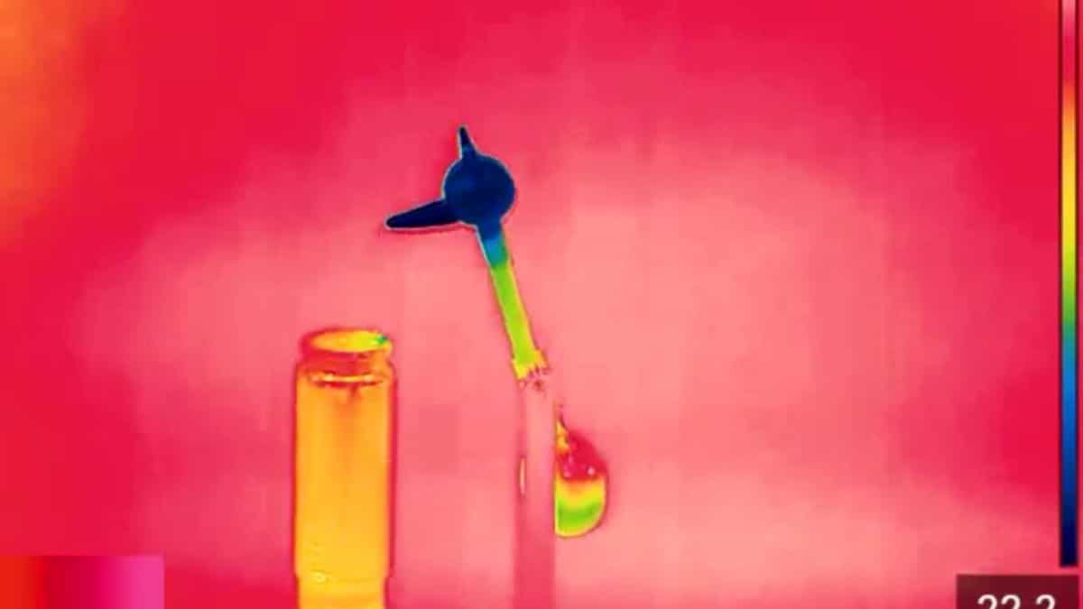 Un générateur d'électricité inspiré du jouet de l'oiseau buveur
