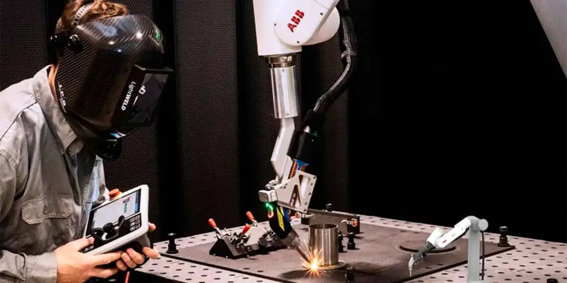 Le cobot laser d'IPG Photonics simplifie le soudage et le nettoyage