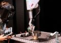 Le cobot laser d'IPG Photonics simplifie le soudage et le nettoyage