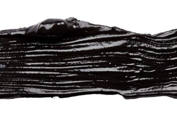 Cette peinture noire hautement réfléchissante rend les objets plus visibles