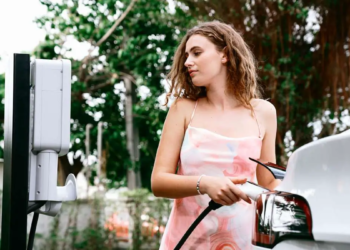 Assurance auto électrique : les clés pour dénicher la meilleure offre