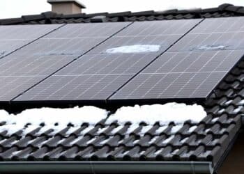 Panneaux solaires en hiver : la production s'effondre-t-elle vraiment ?