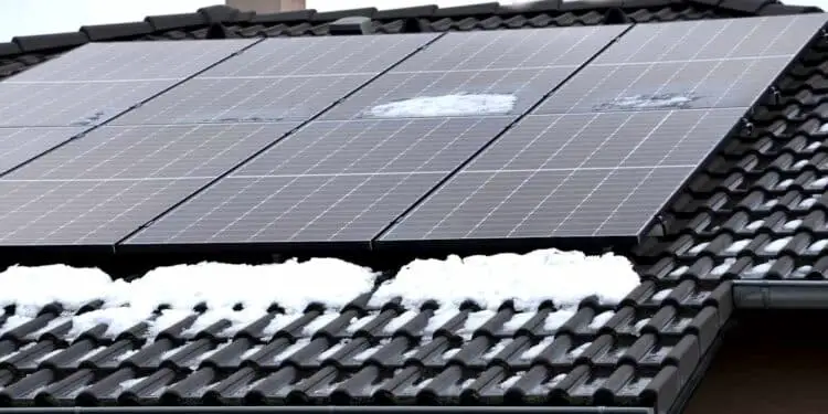 Panneaux solaires en hiver : la production s'effondre-t-elle vraiment ?