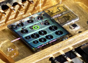 Laser à erbium sur puce : une puissance de sortie dépassant 10 mW