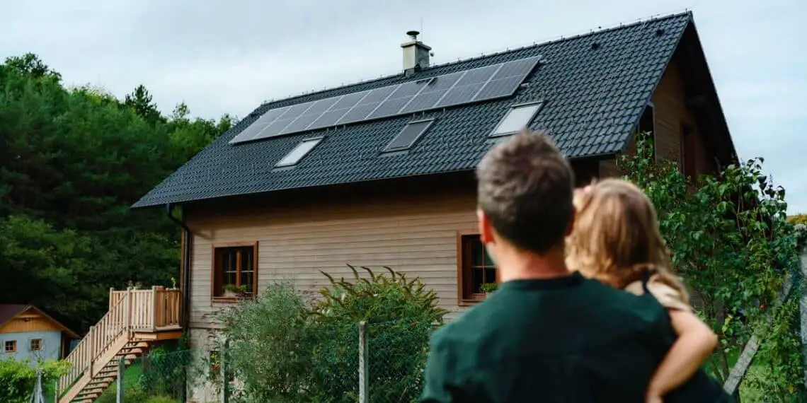 Comment devenir propriétaire de panneaux solaires sans toucher à son épargne ?