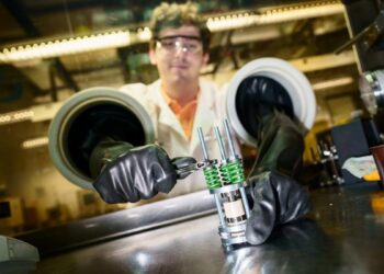 La fin du règne du lithium ? Une nouvelle batterie bouscule les codes