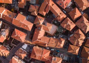 Urbanisation et toitures : comment l'IA prédit notre avenir énergétique