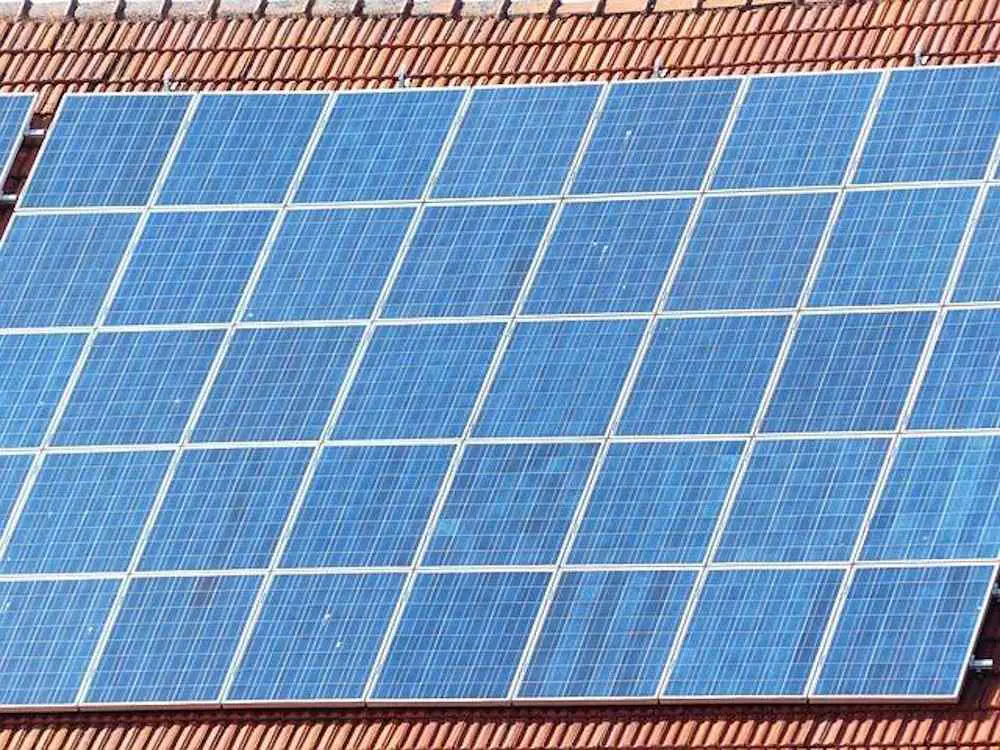 intégration des énergies renouvelables panneaux solaires maison