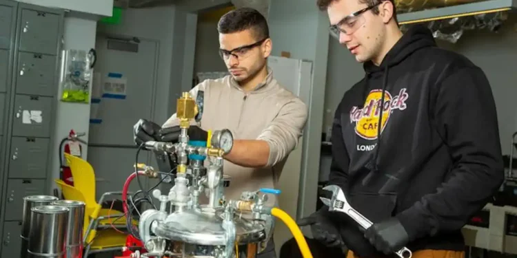 Quand la caféine booste la production d'hydrogène à partir de canettes usagées