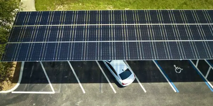 Quelles sont les réglementations locales et nationales en vigueur concernant l'installation de systèmes photovoltaïques ?