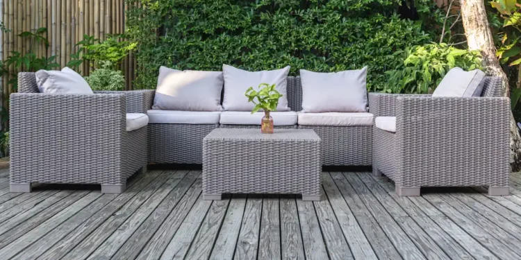Profitez des beaux jours avec un salon de jardin extérieur bien aménagé
