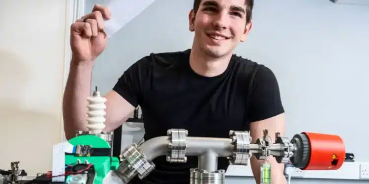 Génie de 17 ans : son réacteur nucléaire attire l'attention des universités