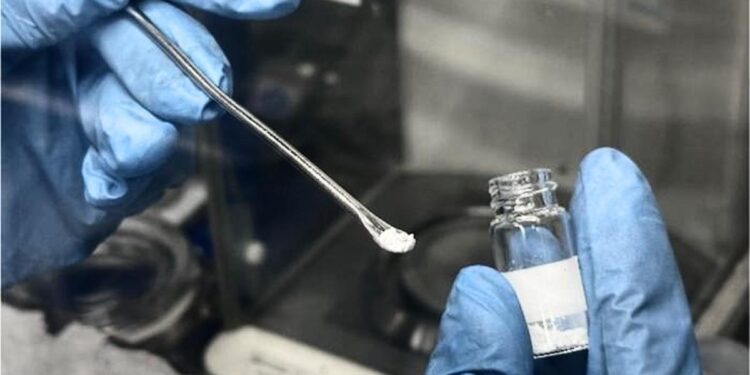 Électrolyte 2.0 : le cocktail chimique qui fait trembler le lithium