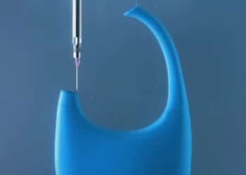 Coperni présente à Disney un sac en silicone imprimé en 3D à 100%