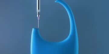 Coperni présente à Disney un sac en silicone imprimé en 3D à 100%