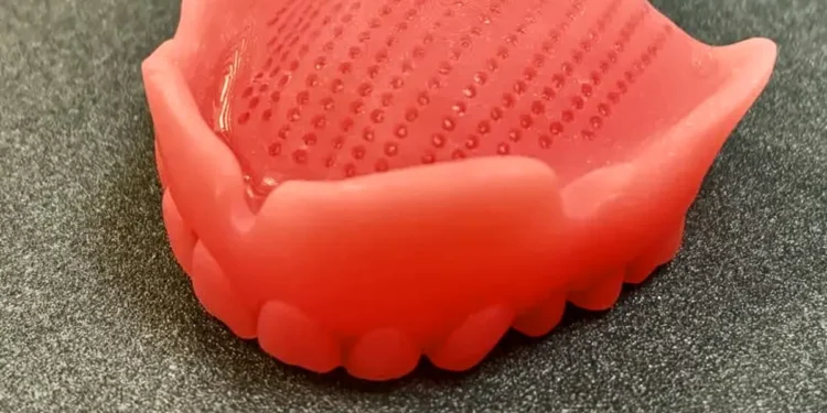 Fini la colle dentaire, place aux super-ventouses biomimétiques