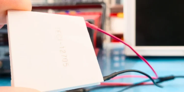 90 degrés : l'angle magique qui transforme la chaleur en électricité dans le WSi2