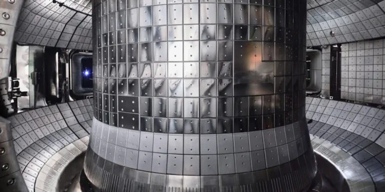 Le KFE démarre des expériences plasma avancées pour maîtriser la fusion nucléaire