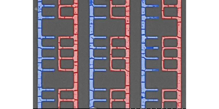 Trois métaux (indium, bismuth, étain) s'auto-assemblent en composants électroniques