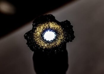 Quand le plus dur des matériaux rencontre l'infiniment petit