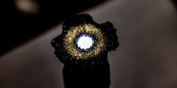 Quand le plus dur des matériaux rencontre l'infiniment petit