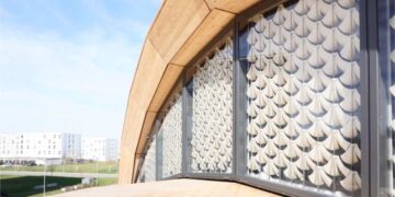 Cette façade autonome s'adapte au climat comme une pomme de pin