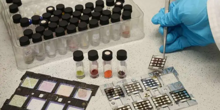 La quête de l'efficacité solaire : l'IA remplace des milliers d'expériences en laboratoire