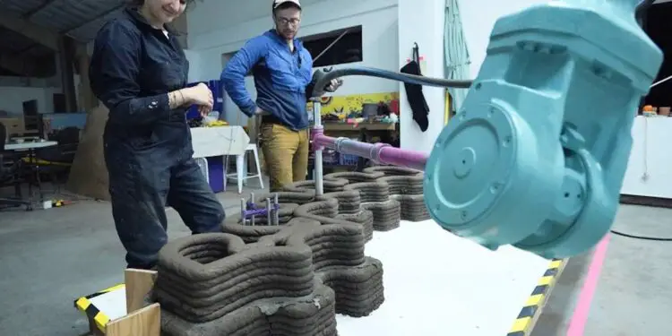 Innovation construction : la terre remplace le bois dans le coffrage du béton au MIT