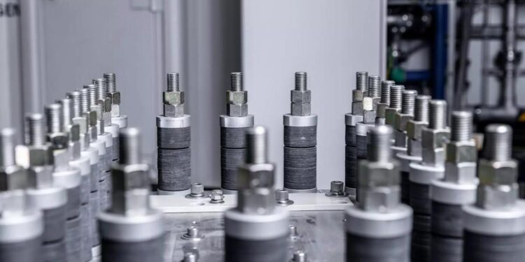 Accelera déploie sa technologie PEM pour produire 11 000 tonnes d'hydrogène renouvelable annuellement