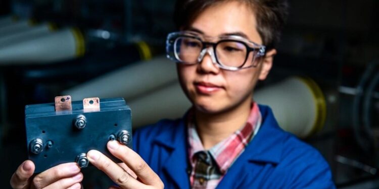 Une batterie cinq fois plus petite conserve des performances identiques aux systèmes standards