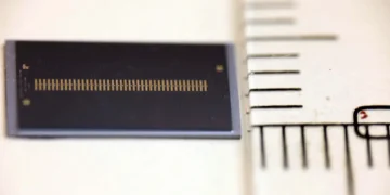 Les puces à micropeignes ouvrent la voie à des systèmes GPS mille fois plus précis