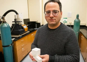 Du CO2 dans le béton : une piste pour verdir les infrastructures, selon une étude