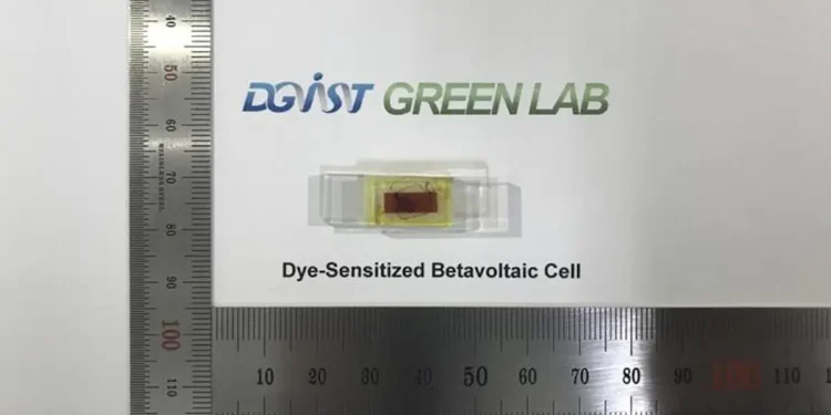 Une pile éternelle ? Le carbone 14 transforme l’énergie nucléaire en solution de poche