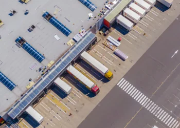 Poids lourds et pollution : comment accélérer l’électrification ?
