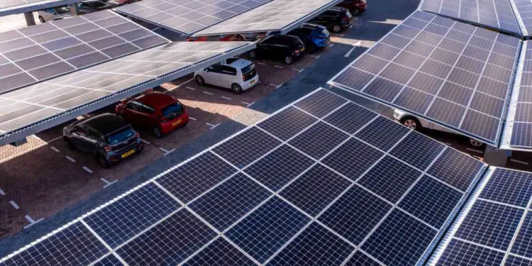 Les avantages des ombrières photovoltaïques pour vos parkings