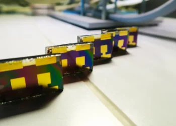 L'astuce de la contrainte améliore l'efficacité des cellules solaires en pérovskite