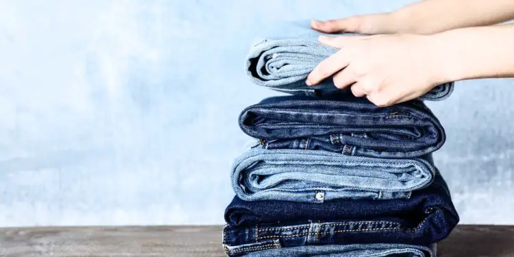 Une mode à faible impact avec une alternative de teinture à base de lumière naturelle pour les blue jeans