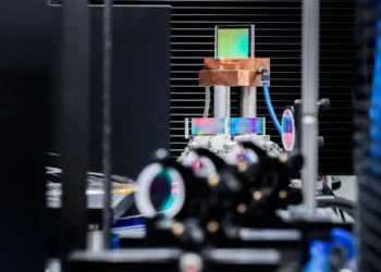 Une nouvelle génération de lasers à fibre de thulium atteint un record mondial de performance